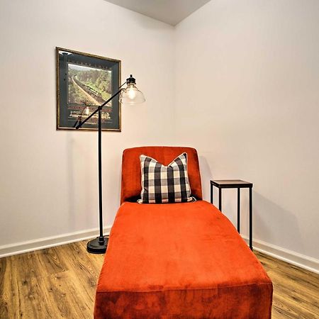 Newly Remodeled Apartment On Main Street In Saluda Extérieur photo