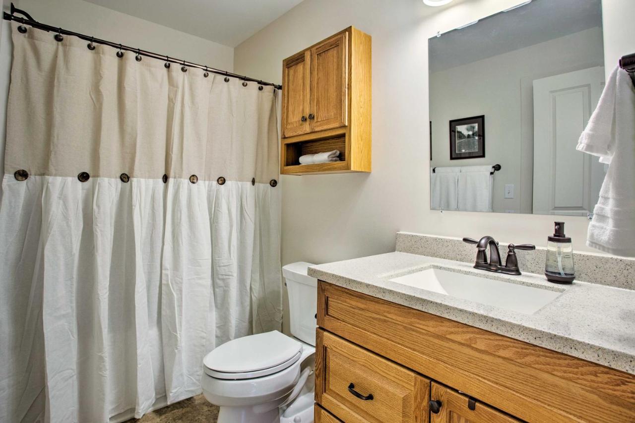 Newly Remodeled Apartment On Main Street In Saluda Extérieur photo