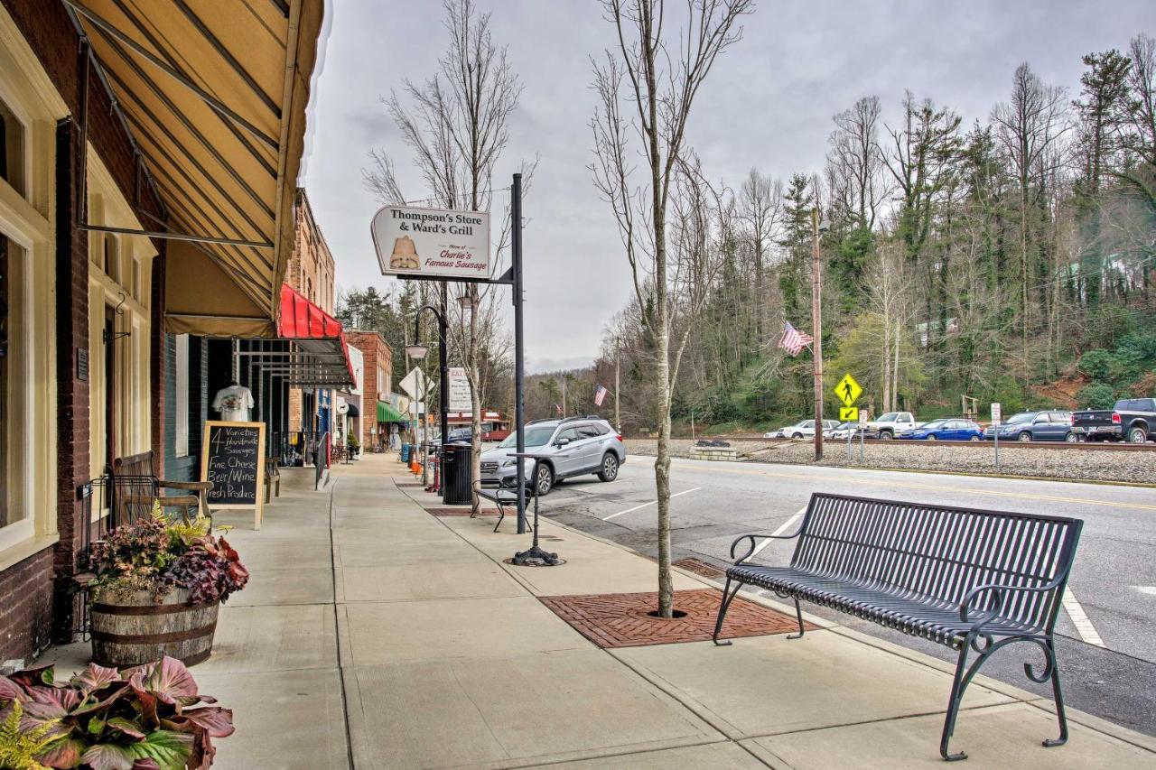 Newly Remodeled Apartment On Main Street In Saluda Extérieur photo