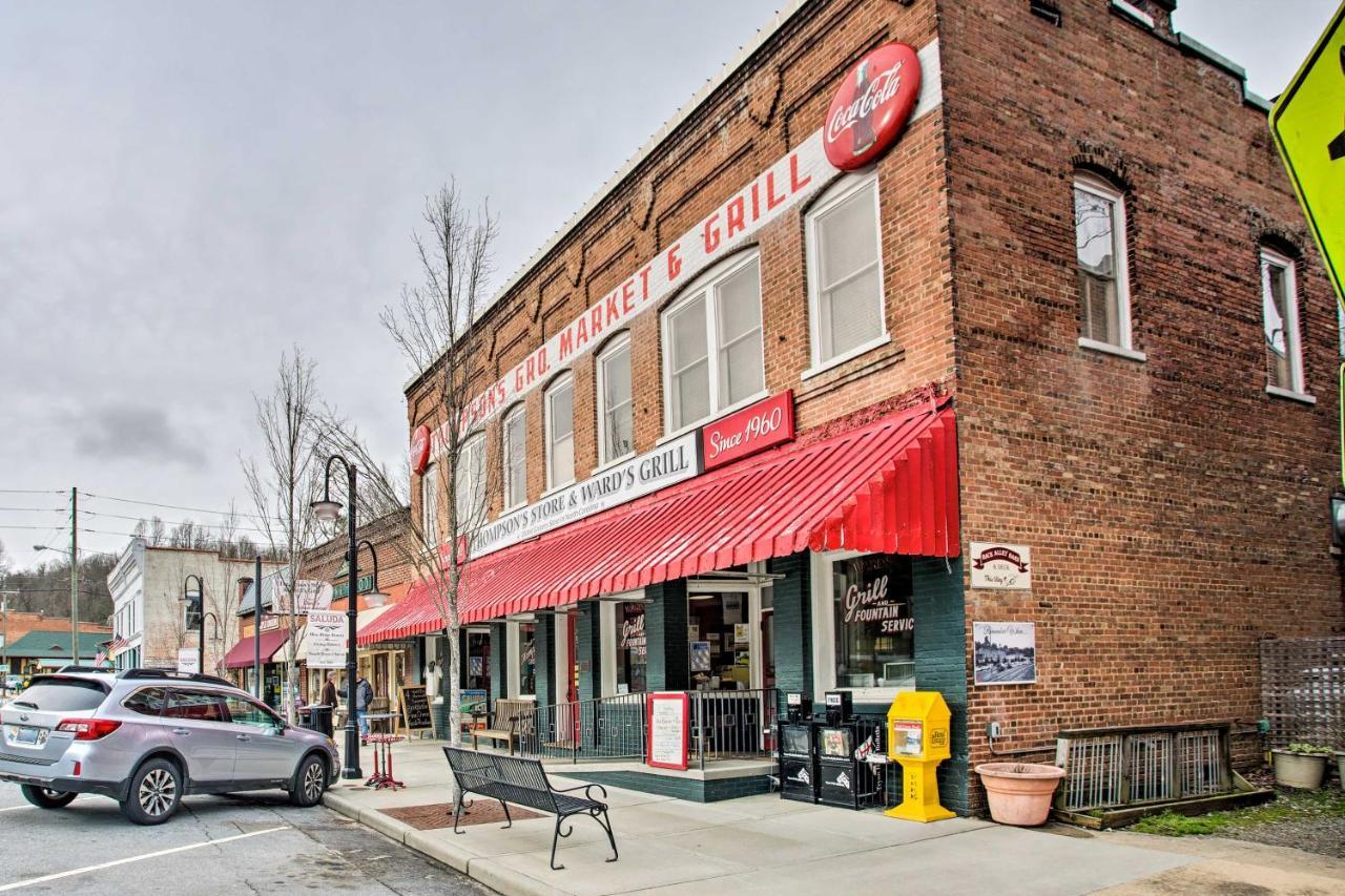 Newly Remodeled Apartment On Main Street In Saluda Extérieur photo